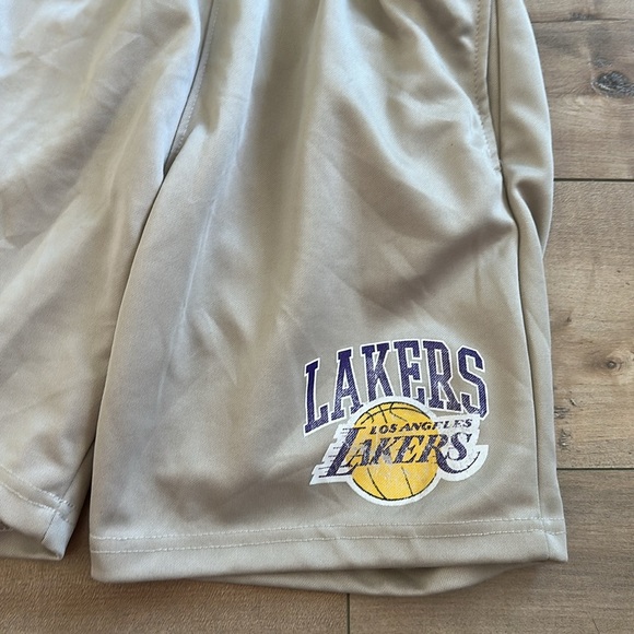 4/$25 NBA Los Angeles Lakers Boy Graphic Shirt/Short Set Tan Sz 14-16 - Picture 5 of 6